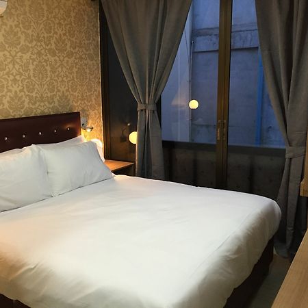Harrys Suite Hotel Бангкок Экстерьер фото