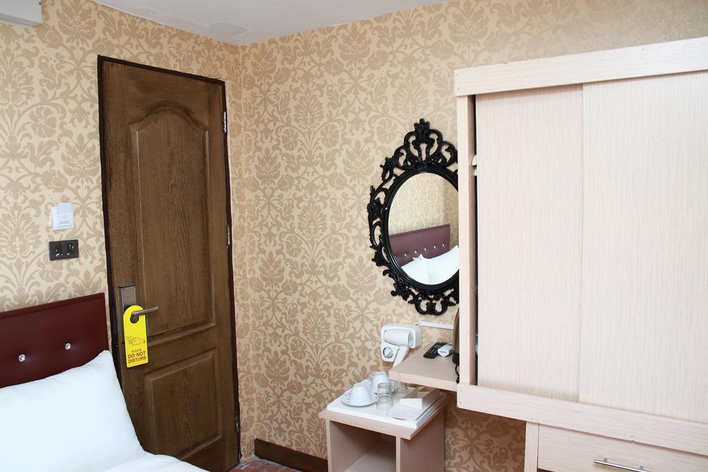 Harrys Suite Hotel Бангкок Номер фото