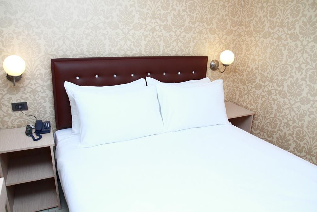 Harrys Suite Hotel Бангкок Экстерьер фото