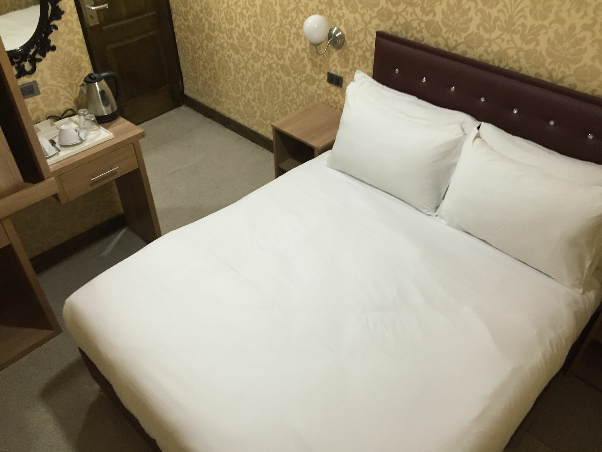 Harrys Suite Hotel Бангкок Экстерьер фото