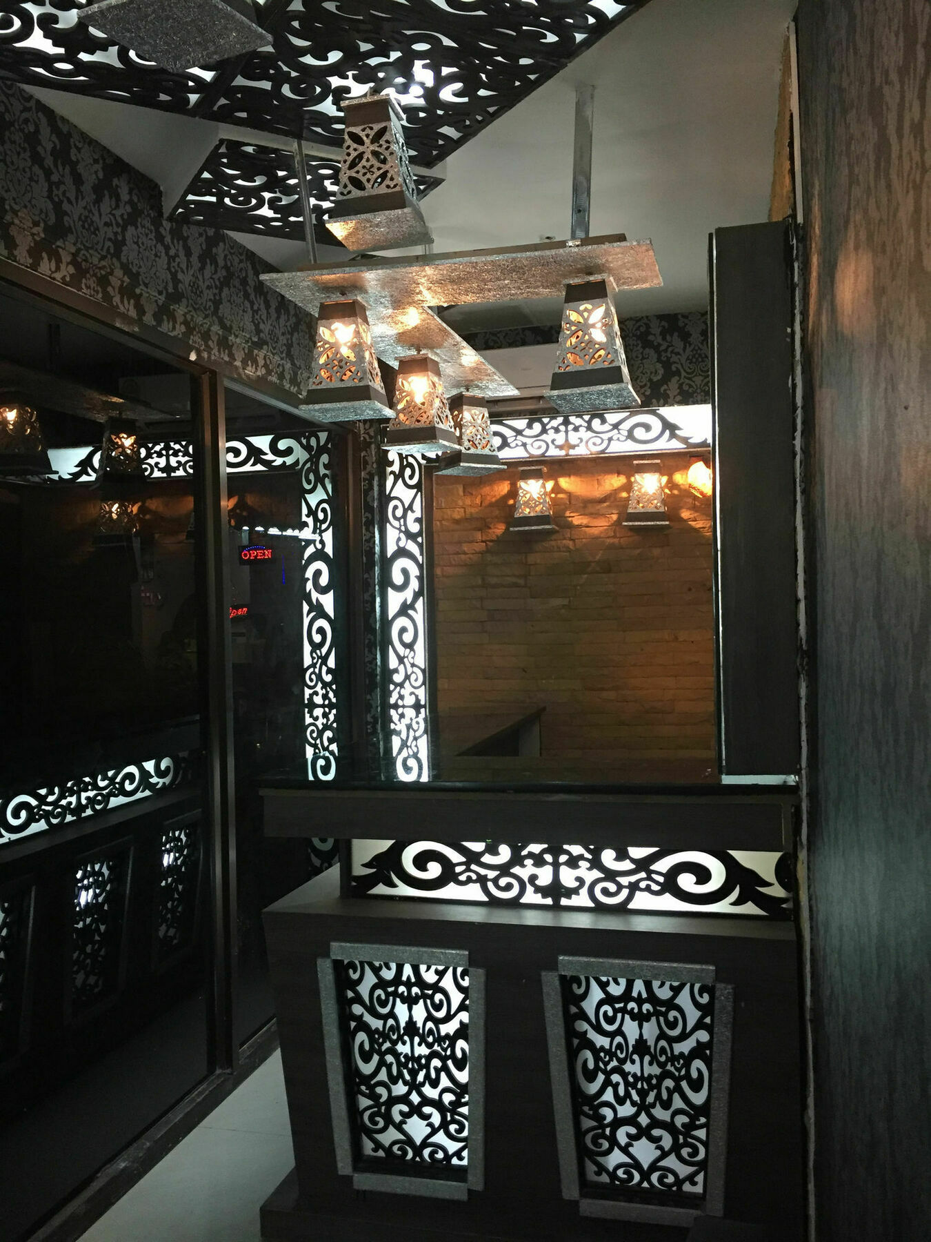 Harrys Suite Hotel Бангкок Экстерьер фото