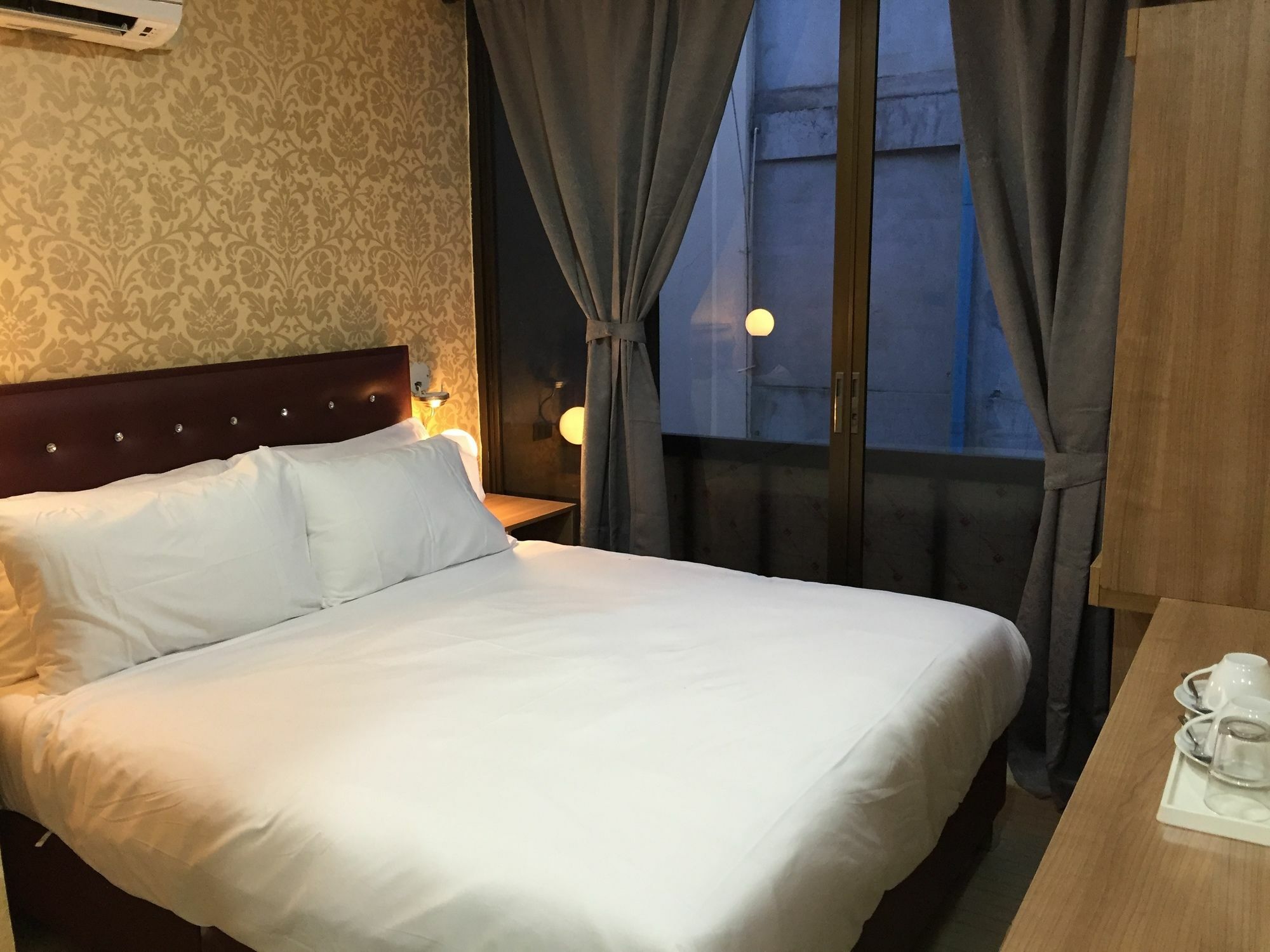 Harrys Suite Hotel Бангкок Экстерьер фото