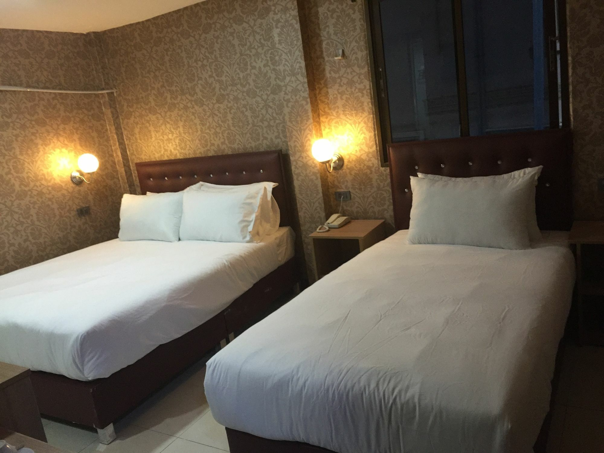 Harrys Suite Hotel Бангкок Экстерьер фото