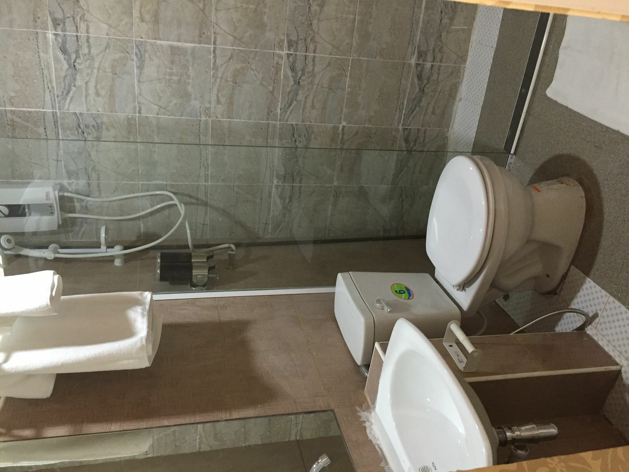 Harrys Suite Hotel Бангкок Экстерьер фото